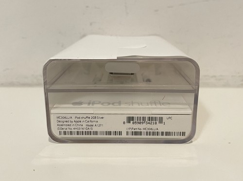 New Factory Sealed iPod Shuffle 3rd Generation 2GB - Silver - Collector's Item - Picture 6 of 6