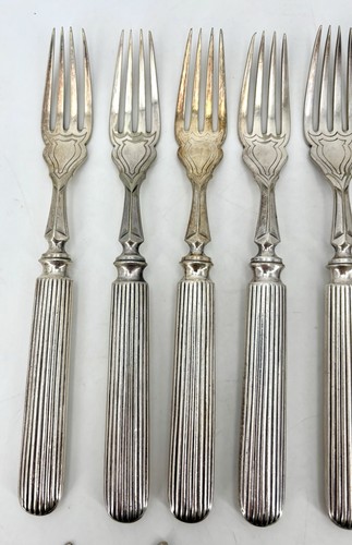 Antique VICTORIAN SILVER PLATED FISH KNIVES & FORKS x 6 - Signed AC - Picture 2 of 14