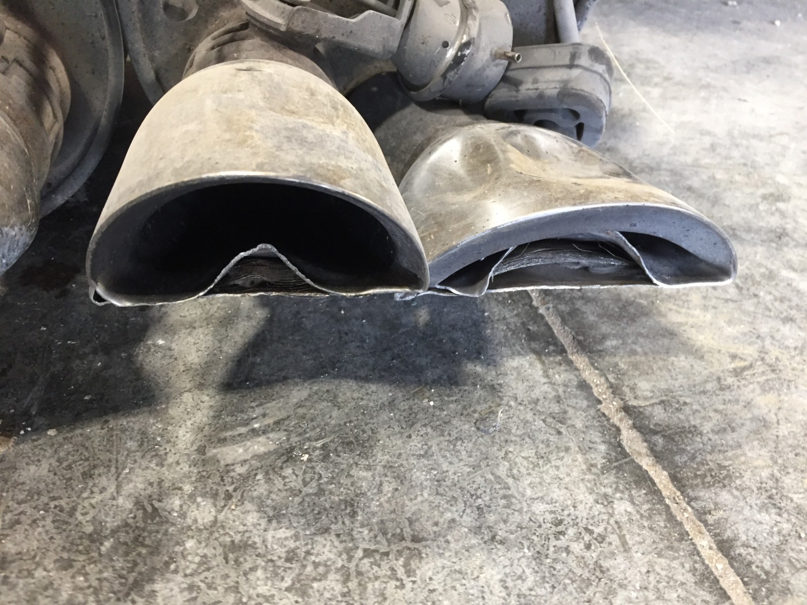 Chevrolet Corvette 2008 Left, right Mufflers Pair