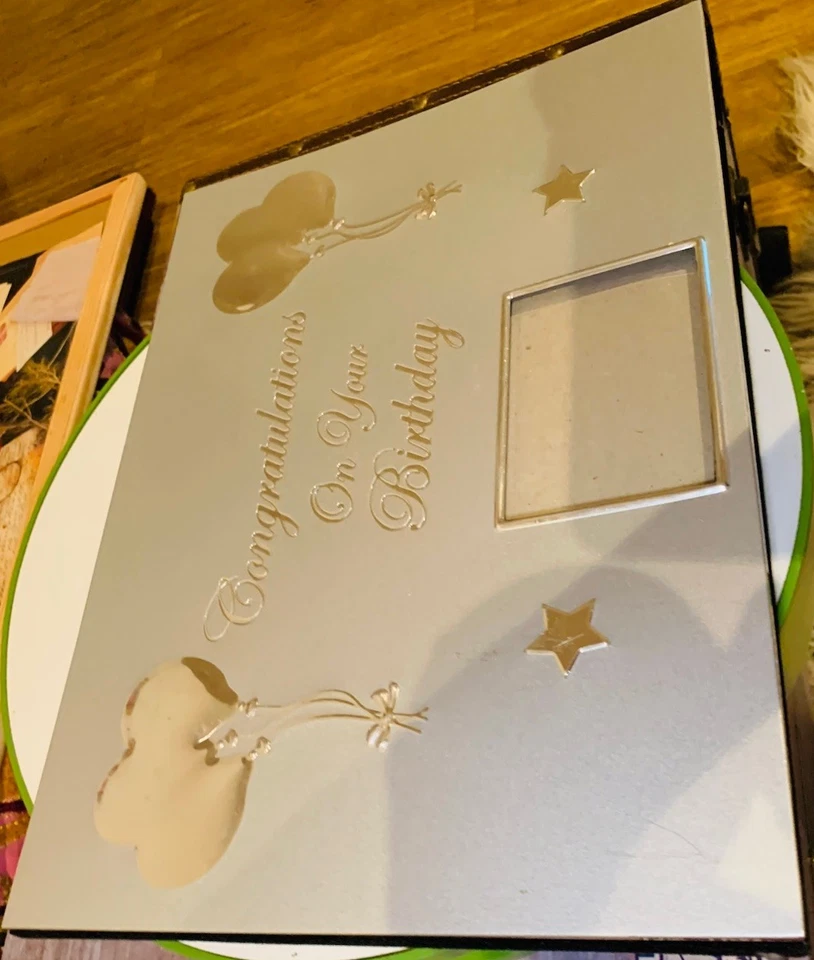 📖 Elegante marco de fotos de libro de visitas de cumpleaños plateado tamaño A3. Espalda de terciopelo - sin usar Foto 3 de 4