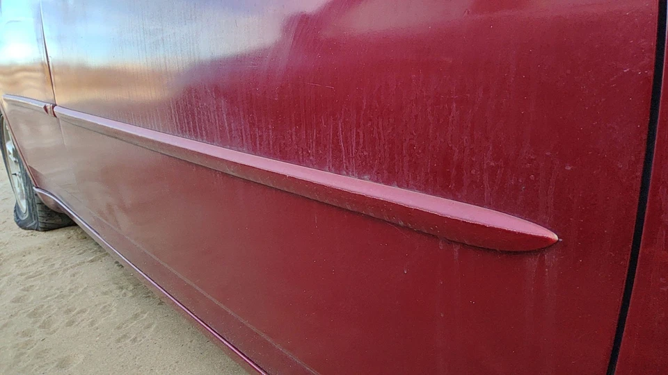 06-10 Charger Passenger Right Front Moulding From Door Trim Prh Inferno Red Foto 2 de 4