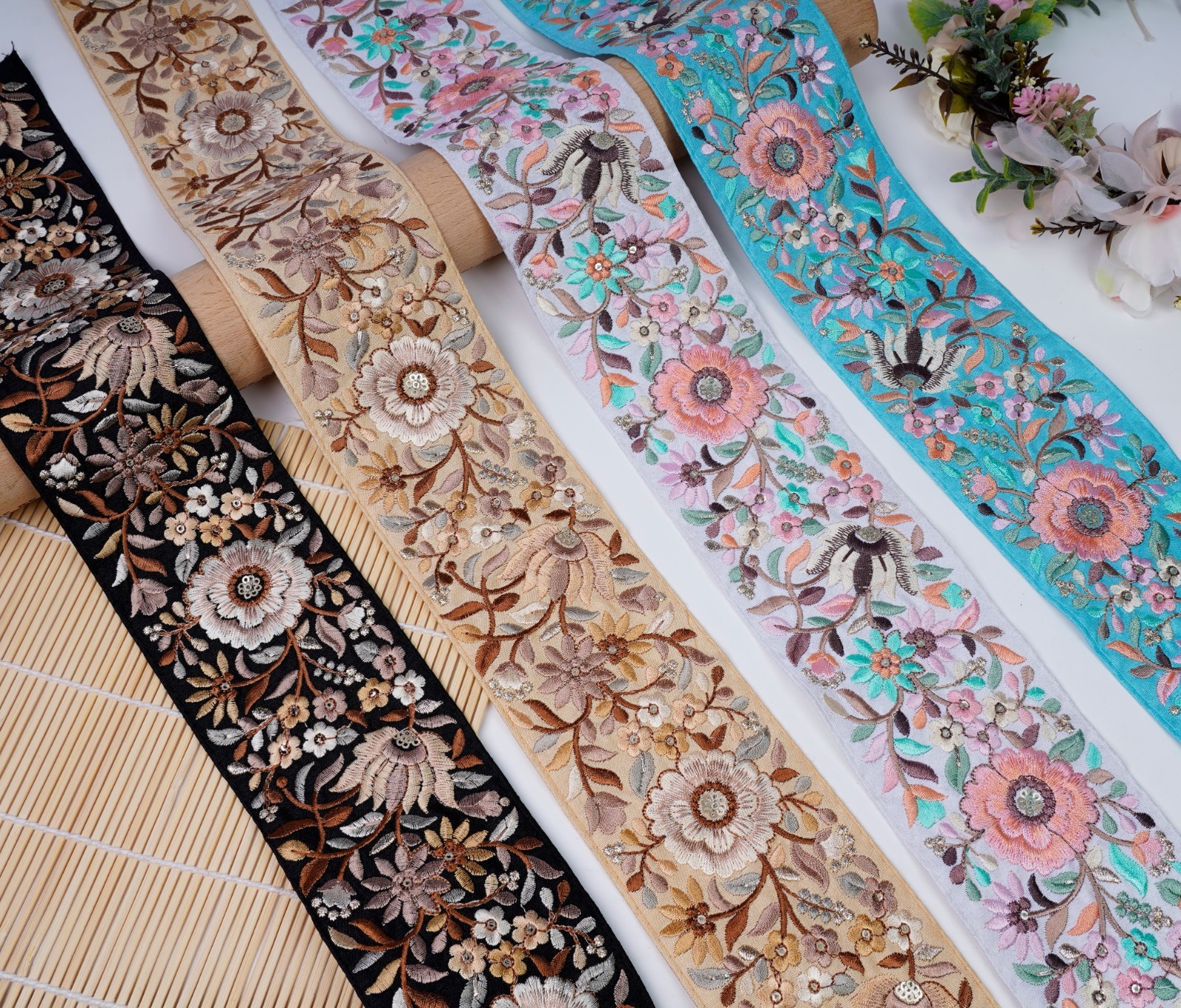 Cinta de lentejuelas con borde de sari indio bordado floral costura artesanal 1M