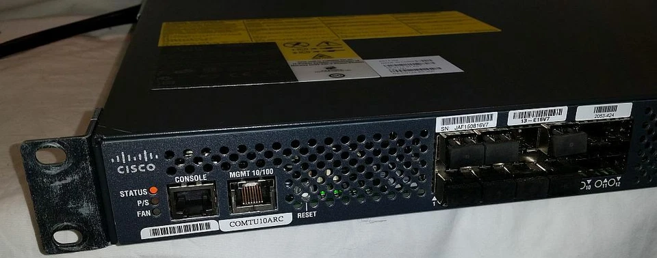 Cisco DS-C9124-K9 MDS 9124 24-Port Multilayer Fabric Switch w/ 2x PSU's Used - Image 3 of 4