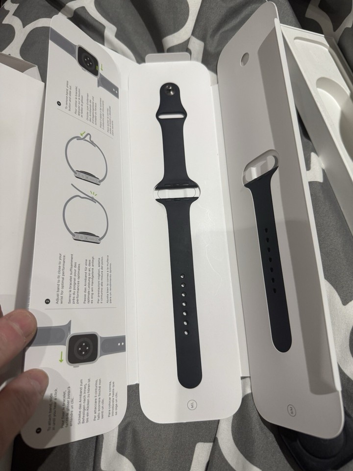 Apple Watch Series 8 45mm Midnight Aluminium Case, Sport Band, Regular