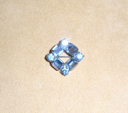 Small 1950's La-Rel La Rel Topaz Blue Rhinestone Pin w/ Emerald Cut Stones