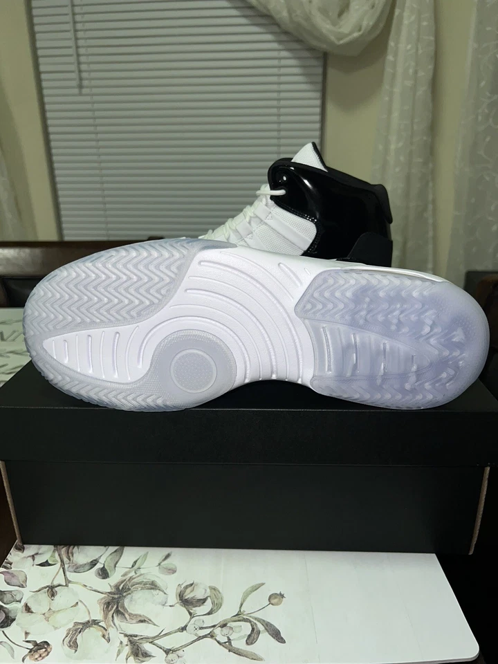 Size 11 - Jordan Men’s Max Aura Black White - Image 4 of 4