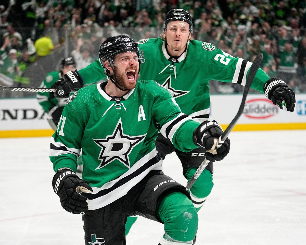 Tyler Seguin One Knee Goal Celebration Dallas Stars 8x10 NHL