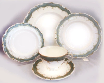 FONTAINEBLEAU GREEN Royal Doulton 5 Piece Place Setting NEW NEVER USED England