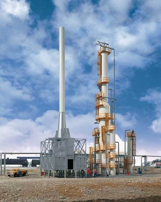 3705 Walthers Cornerstone United Petroleum Refining HO Scale Kit