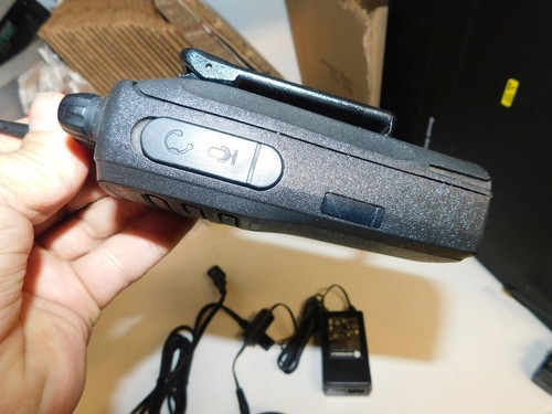 MOTOROLA CP200D AAH01QDC9JC2AN UHF 403-470MHZ 2-WAY RADIO W/BAT/CHRG *READ DESCR - Photo 4/7