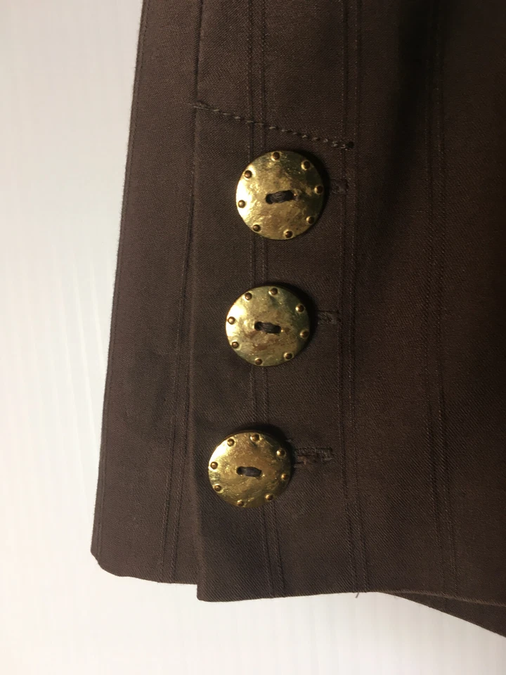 Pantalones Cortos Bisou Bisou Talla 12 Marrón con Botones Dorados Bolsillos Delanteros y Traseros Foto 2 de 4