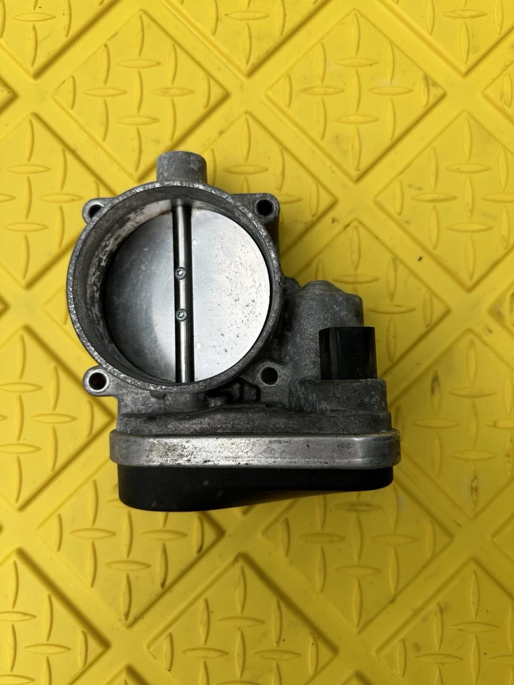 BMW X5 V8 2007-2010 OEM carrocería del acelerador 4,8 L 650i 750i 13547535308 Foto 3 de 4