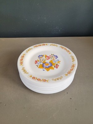 11 Vintage Pyrex Teller