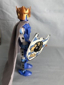 LEGO set 8809 King Mathias w/ cape VINTAGE Castle 100% complete w/ instructions