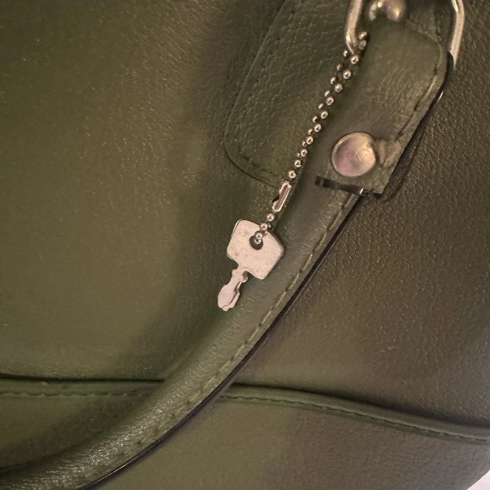 Vintage Airway Industries Avocado Green Luggage Carry-on Bag Travel Tote 70s - Image 3 of 4