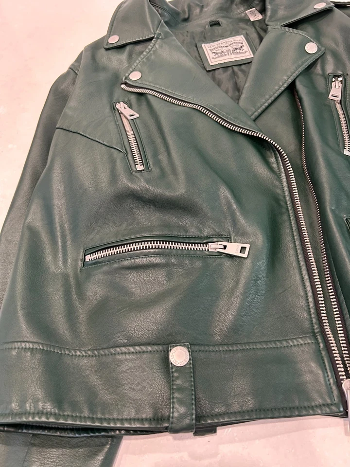 Chaqueta de motociclista Levis Strauss 2X verde vegana de cuero sintético para mujer talla grande Foto 4 de 4