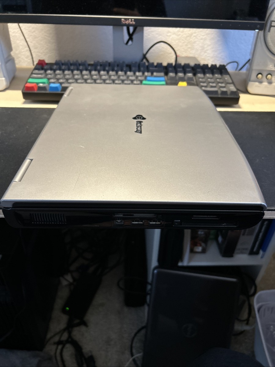 Vintage Gateway 7320GZ Laptop Intel Pentium 4 480MB RAM 70GB HDD