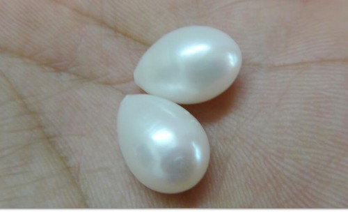 PAIR OF HUGE 13X10MM NATURAL SOUTH SEA GENUINE WHITE LOOSE PEARL UNDRILLED - Picture 4 of 4