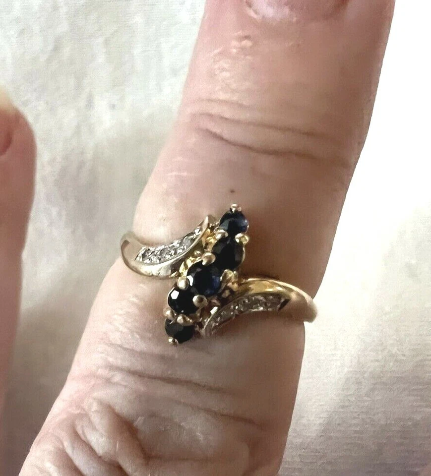 10K Yellow Gold Ring 5 London Blue Topaz & 6 Small Diamonds 2.1g , size 8 - Image 3 of 4