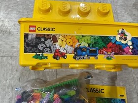 Lego 10696 Classic LEGO Medium Creative Brick Box w/ legos and instructions