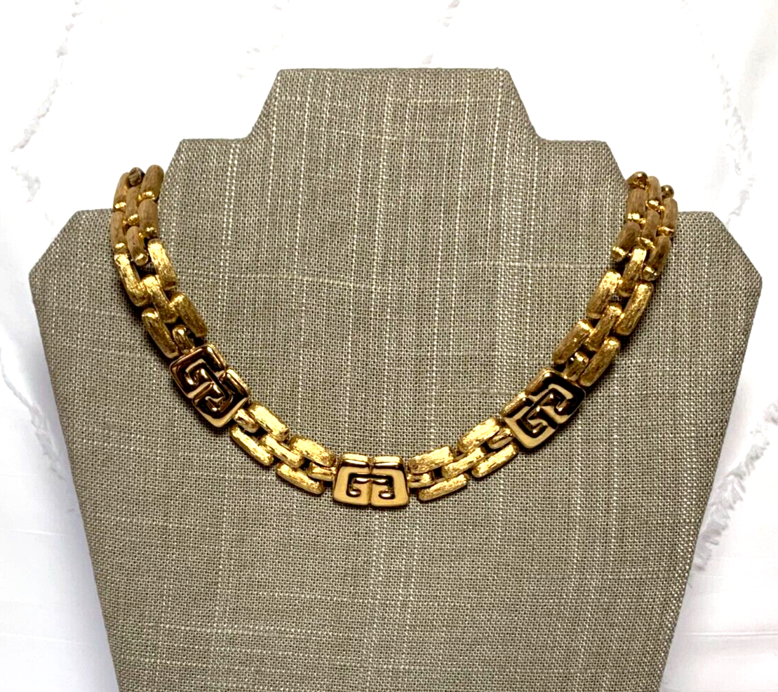 GIVENCHY Vintage 1980s Iconic Gold Logo GG & Textured Link GIVENCHY Vintage 1980s Iconic Gold Logo GG & Textured Link