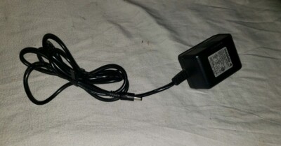 Medela AC/DC Power Supply Adapter 9207010 Rev P Model U090100D31