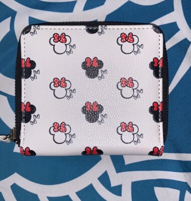 NWOT DISNEY Fast Forward New York White W/black & Red Minnie mouse Zip Wallet