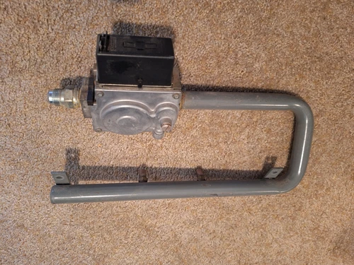Robert Shaw Gas Valve 2702-331 Coleman Evcon , Used