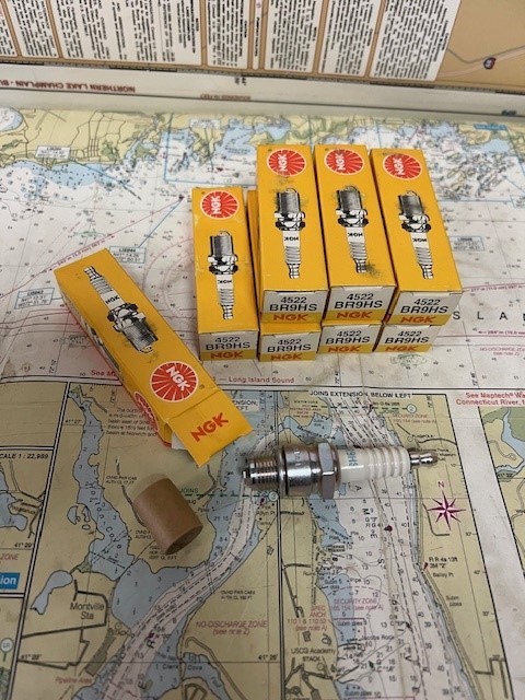 NGK pack of 8 #BR9HS Nickel Spark Plug 4522.