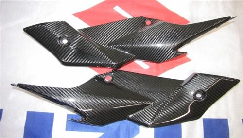 Passend für Suzuki GSR750 GSR 750 Carbon Seitenverkleidung unter dem Sitz - Bild 1 von 1