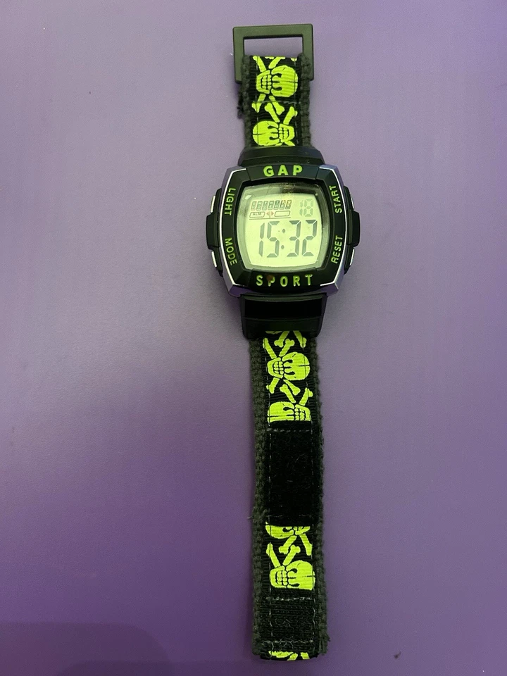 GAP Reloj Digital Deportivo Multifunción Verde Brillante Acentos-Batería Nueva-Vendedor de EE. UU. Foto 2 de 4