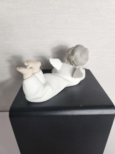 Lladro Angel Querubín Laying Down Thinking #4541 Acabado Mate 2.75" T X 5.25" W - Imagen 4 de 8