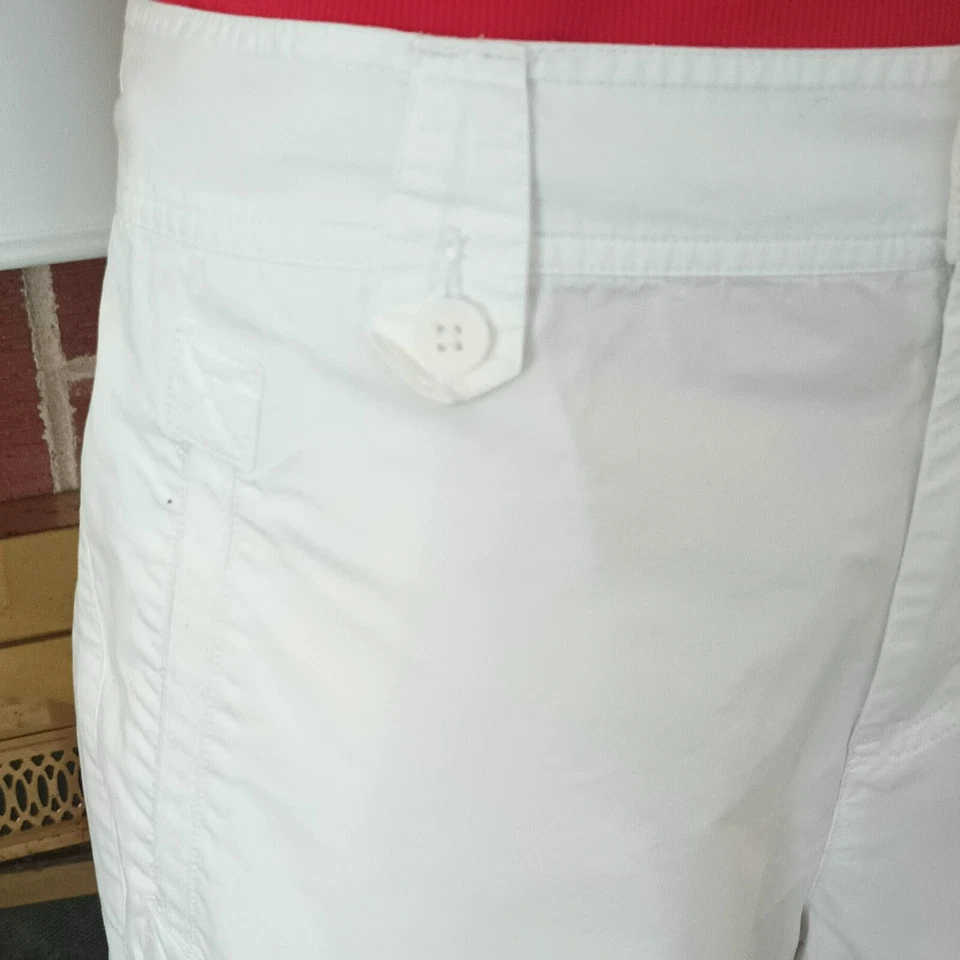 American Living Women's Cargo Shorts 8 White Graphic High Rise Bermuda Shorts - Image 4 of 4