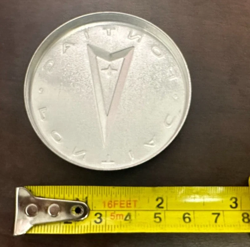 Nueva tapa central de rueda roja cromada GM 2007-2010 Pontiac G5 Vibe 20835338 OEM Foto 2 de 2