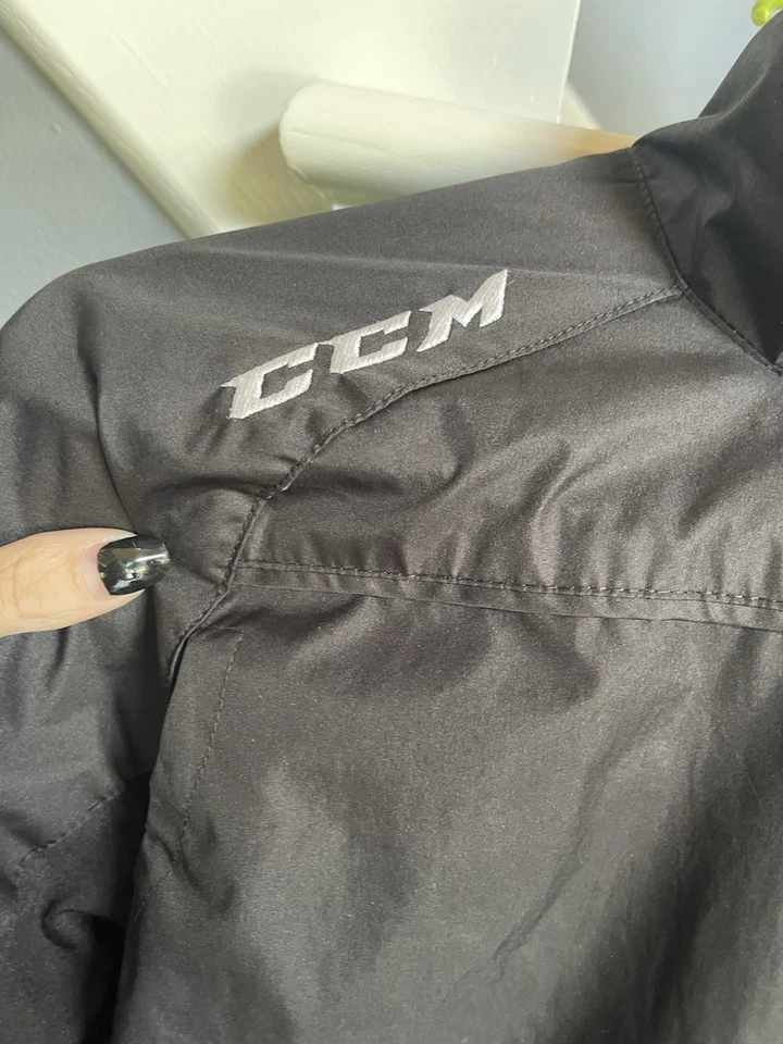 CCM Juvenil Grande Pista de Hockey Traje Chaqueta Negro Cremallera Completa, Usado en Excelente Condición  Foto 2 de 4