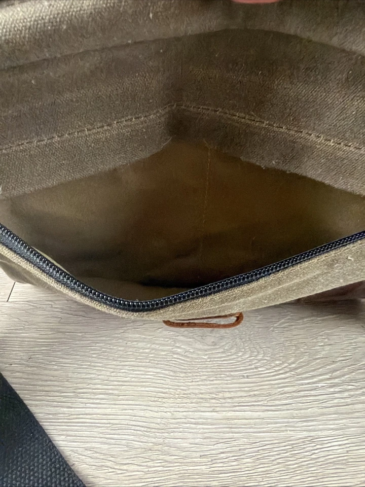 "Bolso para tableta NutSac de lona encerada y cuero resistente al agua 12""x9""" Foto 4 de 4