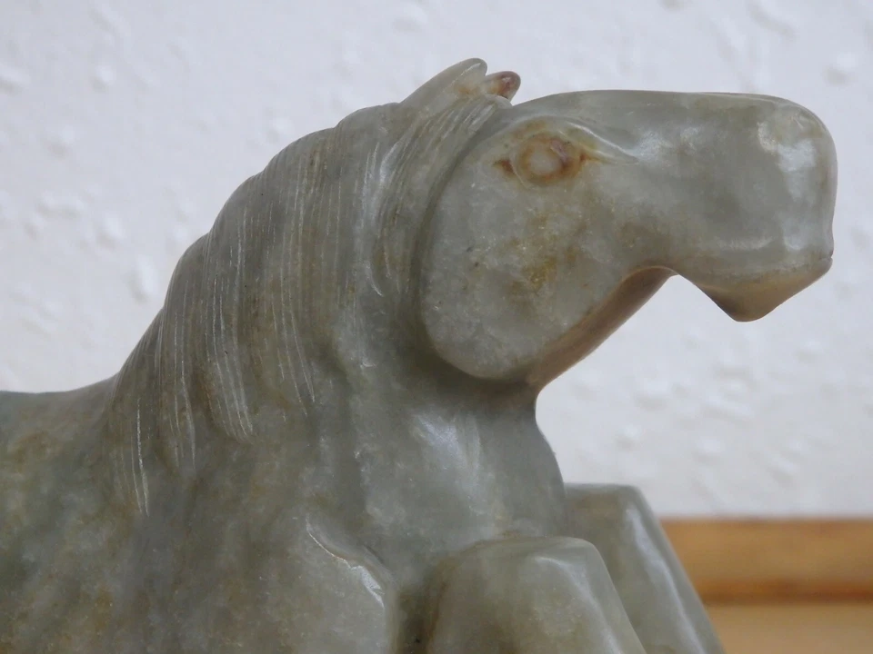 ANTIQUE Chinese A RARE PALE CELADON MOTTLED JADE HORSE QING QIANLONG PERIOD - Image 4 of 4