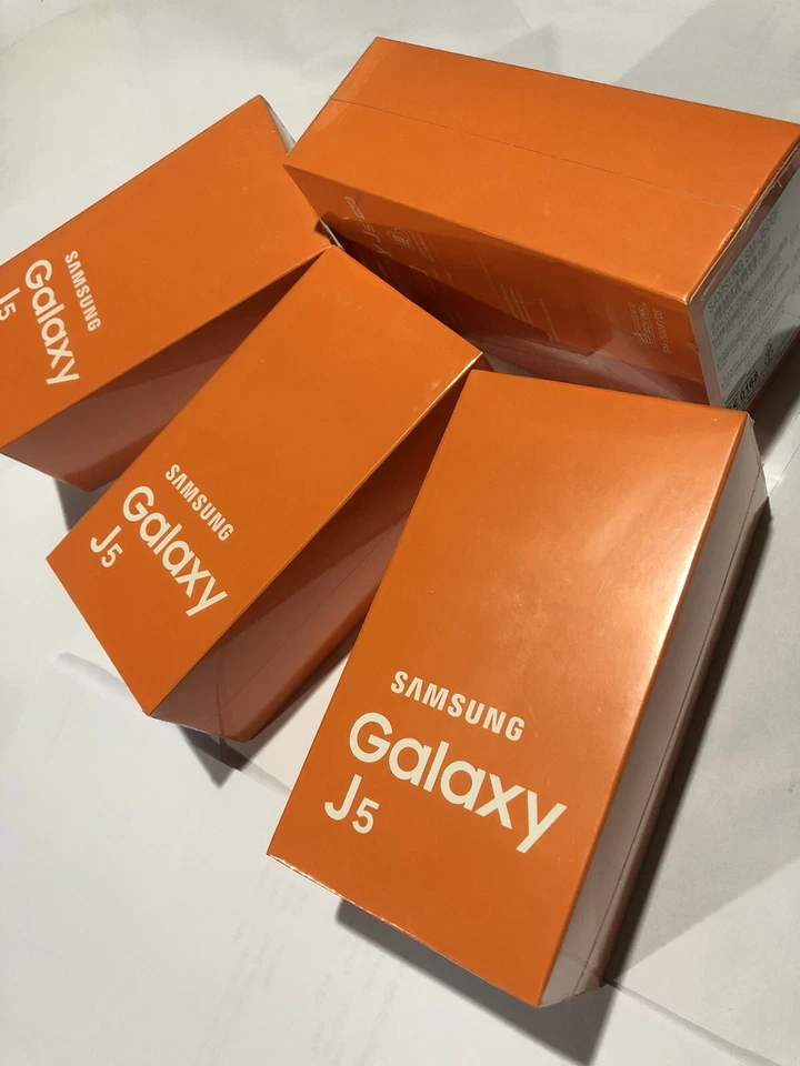 Ex-Display Boxed 4G 16GB Dual SIM Samsung Galaxy J5 J500F Unlocked Android phone - Image 2 of 4