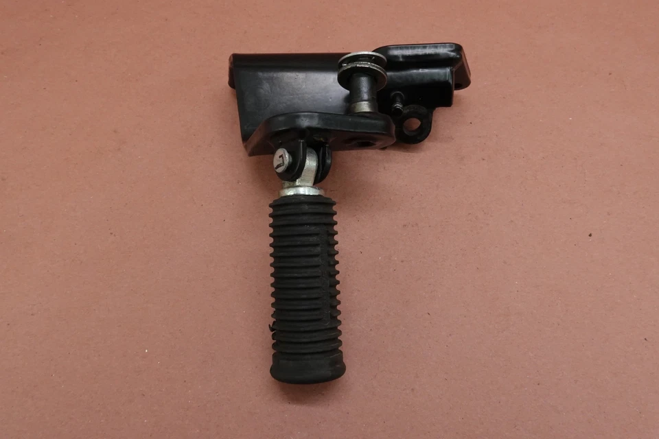 Harley-Davidson Street Rod 750 XG750A 2014-2016 reposapiés delantero izquierdo clavija paso Foto 2 de 4