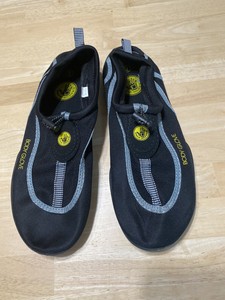 womens size 9 water shoes