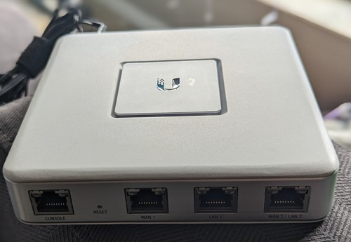 Ubiquiti Networks UniFi Security Gateway (USG) -multiple available - Picture 2 of 4