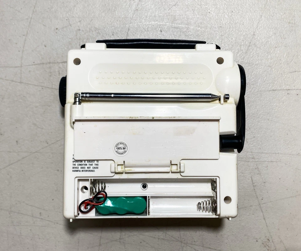 Eton FR-300 Radio AM/FM/TV1/TV2/Weather Receiver Battery Electric or Hand Crank - Image 4 of 4