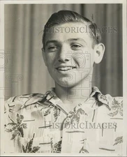 1949 Press Photo Leslie Winn shown picture above. - RSG67163