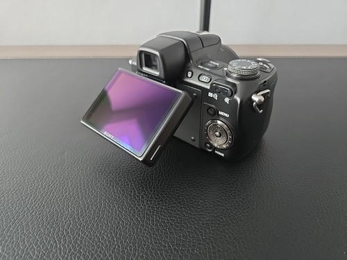 Sony Cyber-Shot DSC-H50 9.1MP 15x Zoom Digital Camera Flip LCD / EXCELLENT CON - Picture 8 of 21