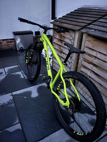 Whyte 901 Mountain Bike - Picture 3 of 10