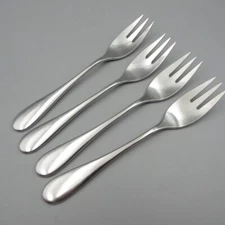 Oneida USA Stainless OMNI Salad Forks - Set of Four - Used