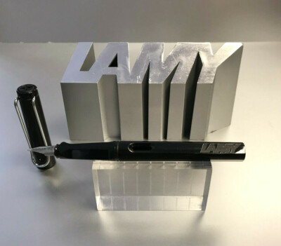 Lamy Safari Füllfederhalter Schwarz Matt – Mit F-Feder, Inkl. 6 Tintenpatronen, Made In Germany