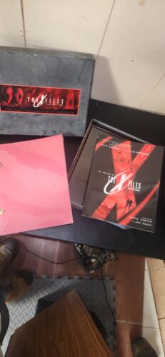 THE X FILES FIGHT THE FUTURE SPECIAL COLLECTOR EDITION VHS BOXED SET - Picture 3 of 5