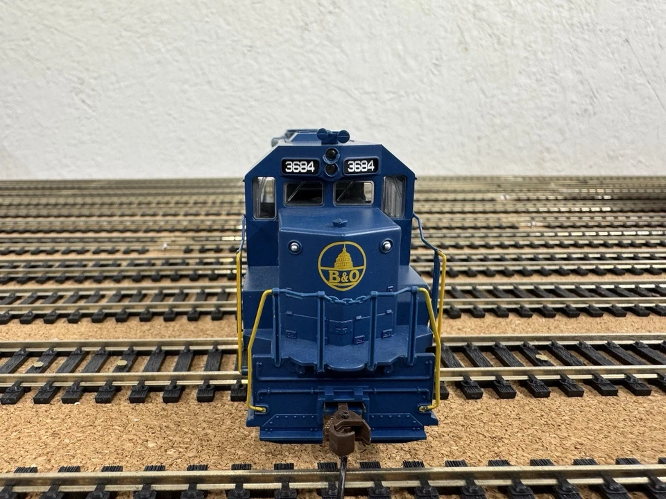 HO Scale Bachmann 66308 EMD GP40 Baltimore & Ohio (B&O) #3684 Sound & DCC - Image 3 of 4