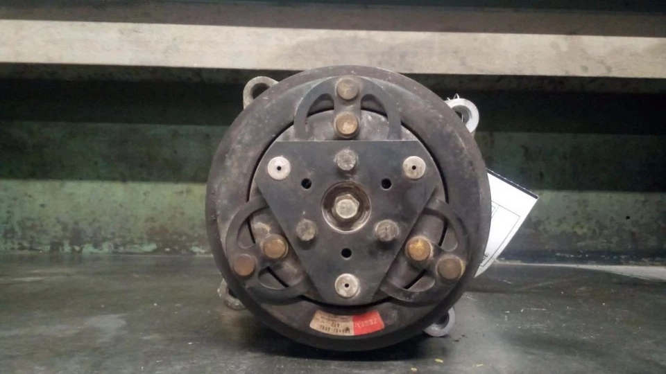 Compresor embrague CA 93-97 VOLVO 850 8476856 Foto 3 de 4